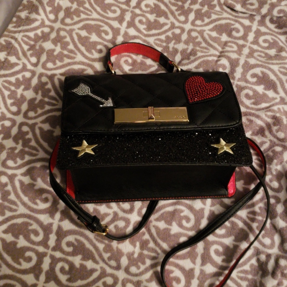 Trendy Aldo Black Patch Crisbody